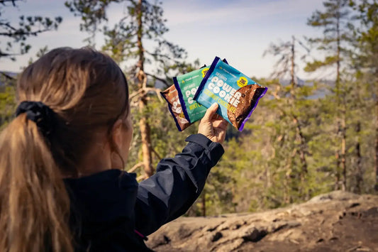 Planet Aminon kasviproteiinia sisältävät proteiinikeksit hyvänä välipalana töihin, treeneihin ja retkelle.